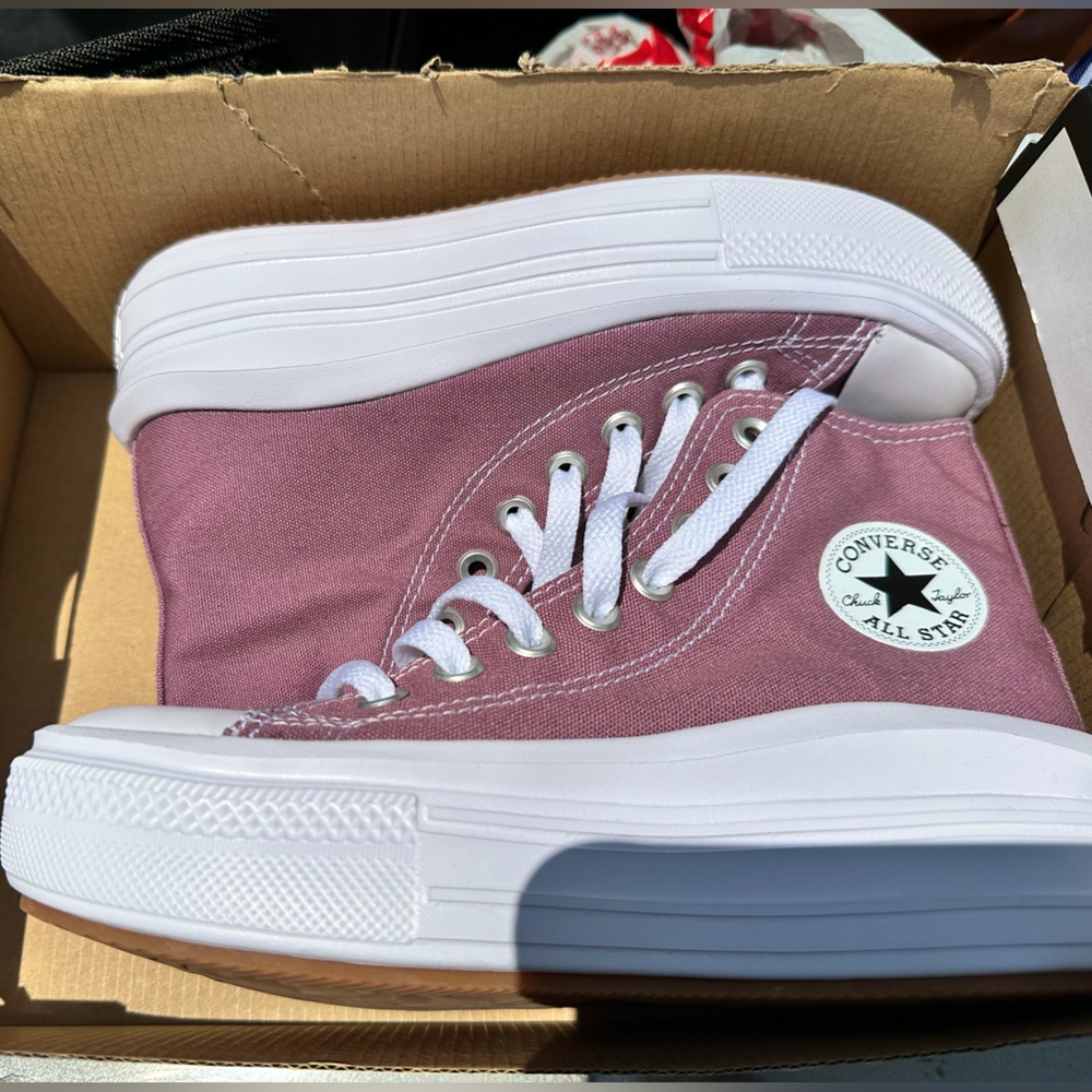 All star move Mauve converse